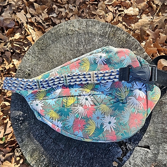 Kavu sling bag - Picture 5 of 8